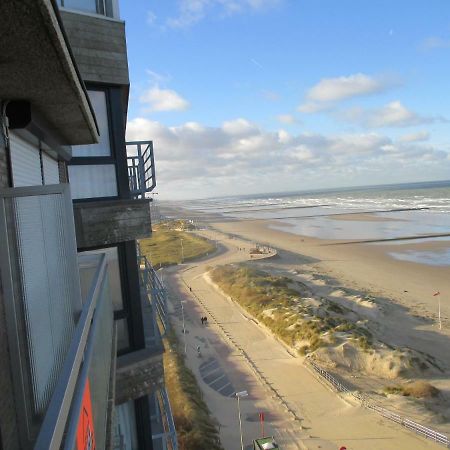 Studio On The Beach With Sea View Middelkerke Bagian luar foto