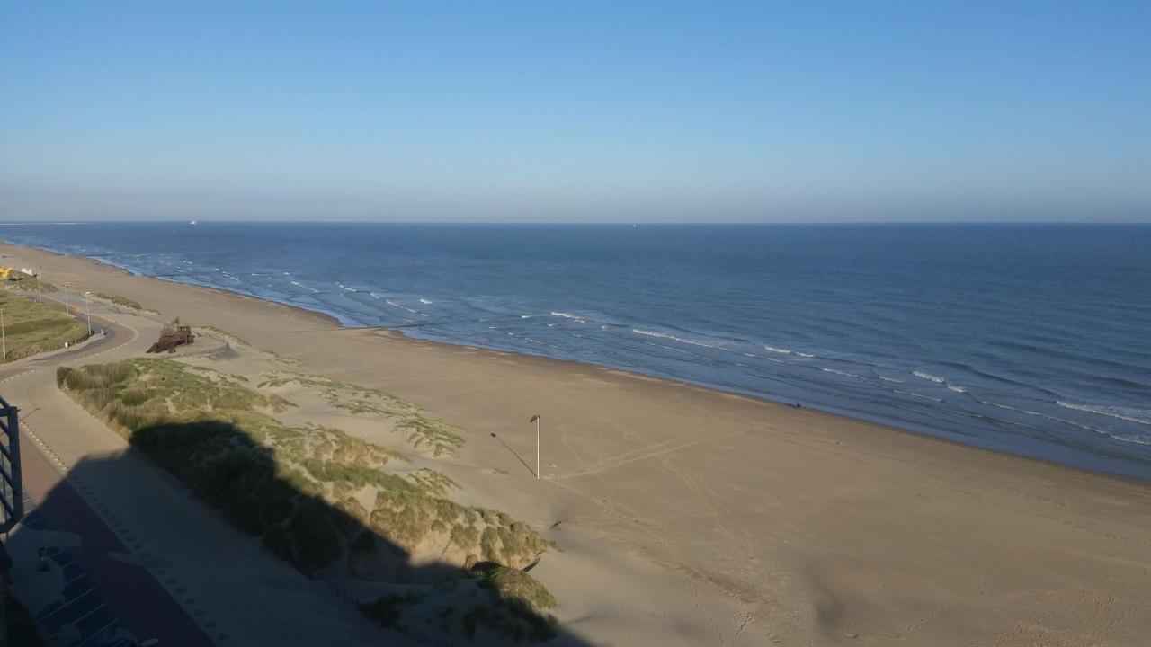Studio On The Beach With Sea View Middelkerke Bagian luar foto