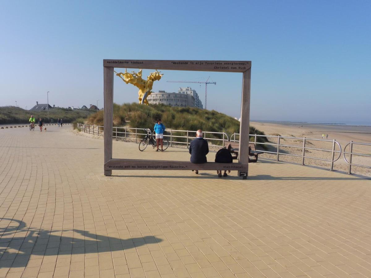 Studio On The Beach With Sea View Middelkerke Bagian luar foto
