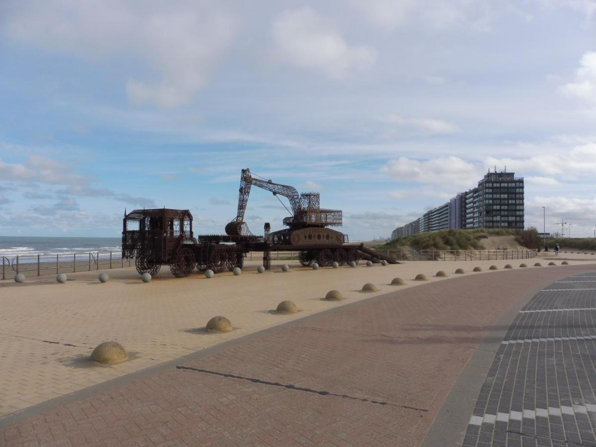 Studio On The Beach With Sea View Middelkerke Bagian luar foto