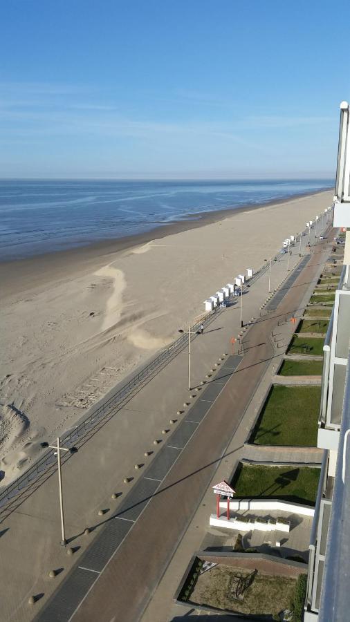 Studio On The Beach With Sea View Middelkerke Bagian luar foto