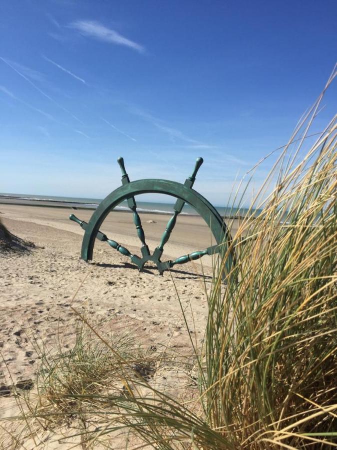 Studio On The Beach With Sea View Middelkerke Bagian luar foto