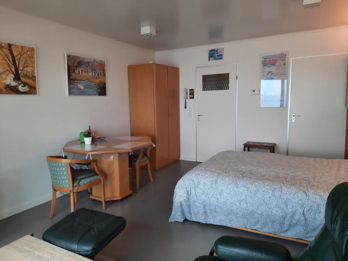Studio On The Beach With Sea View Middelkerke Bagian luar foto