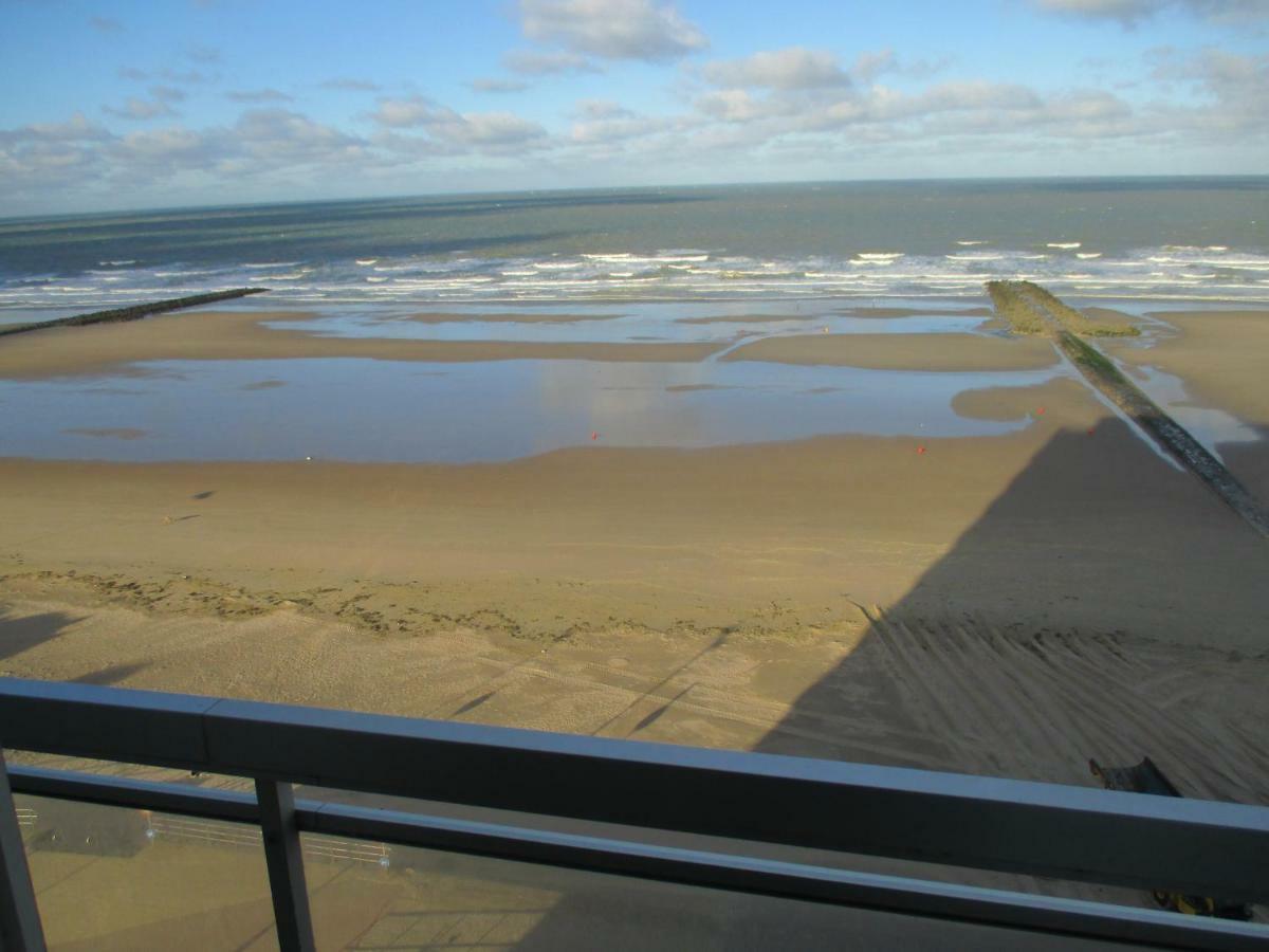Studio On The Beach With Sea View Middelkerke Bagian luar foto