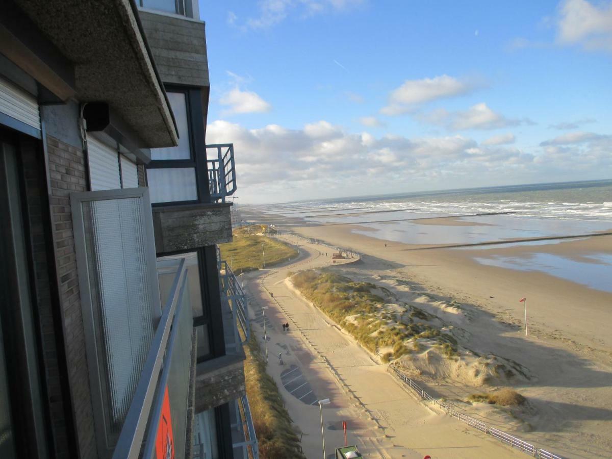 Studio On The Beach With Sea View Middelkerke Bagian luar foto