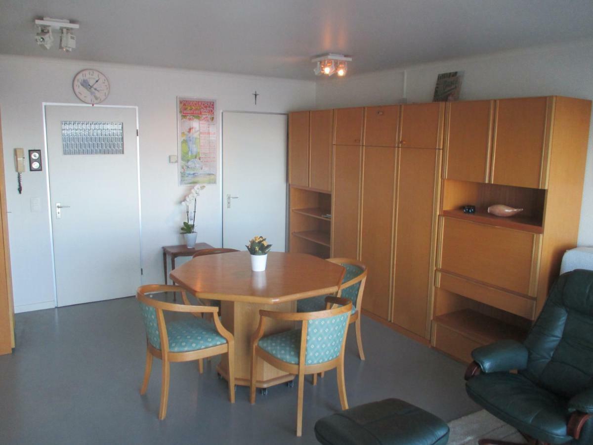 Studio On The Beach With Sea View Middelkerke Bagian luar foto
