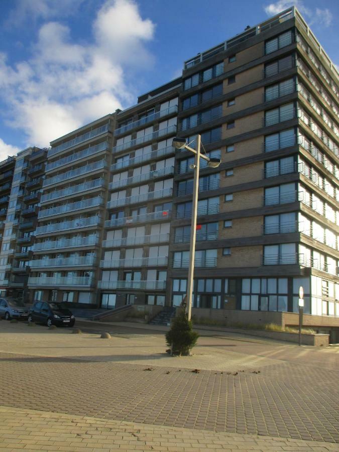 Studio On The Beach With Sea View Middelkerke Bagian luar foto