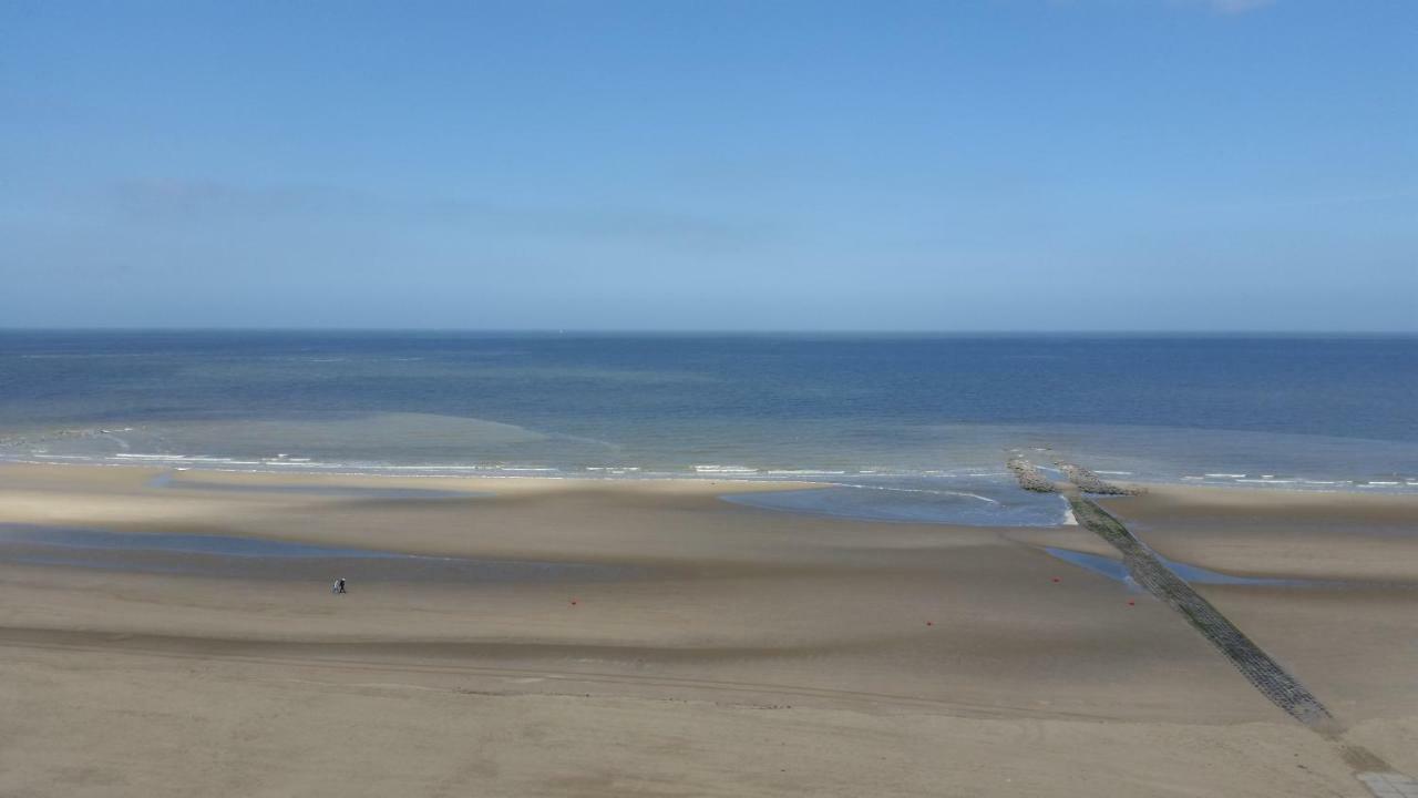 Studio On The Beach With Sea View Middelkerke Bagian luar foto