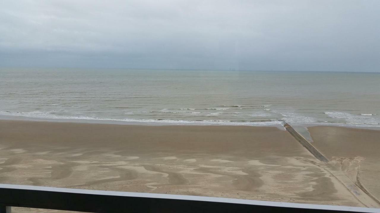 Studio On The Beach With Sea View Middelkerke Bagian luar foto