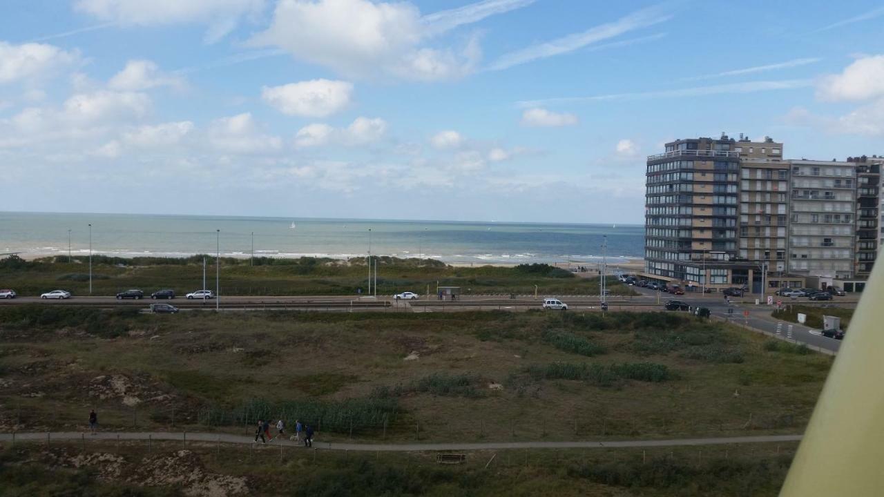 Studio On The Beach With Sea View Middelkerke Bagian luar foto